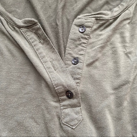3/20$ AMERICAN EAGLE LONG SLEEVE - Picture 2 of 4